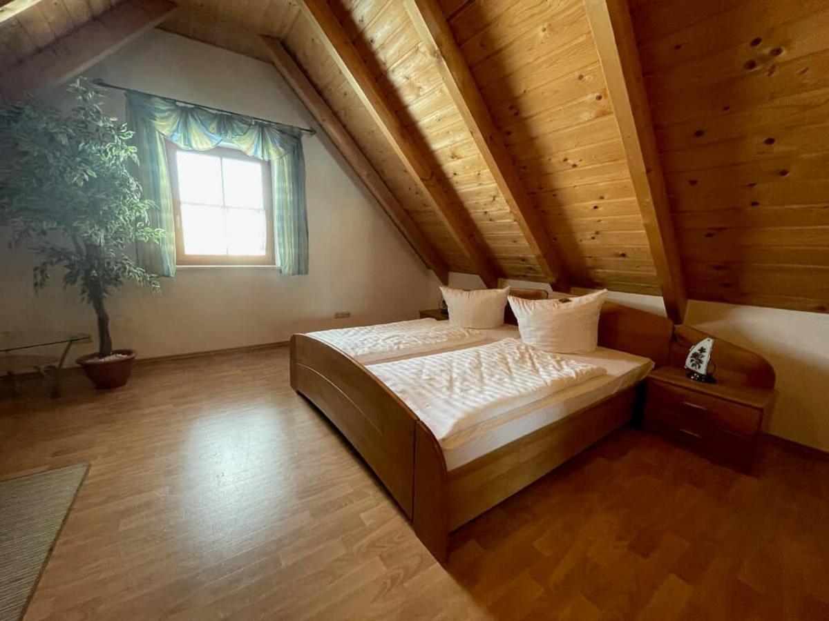 Am Kirchberg Apartment *